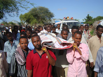 The funeral of Mukhtar Mohamed Hirabe. (NUSOJ)