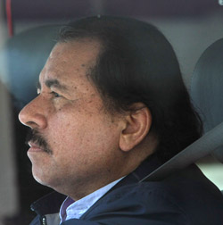 El Presidente Ortega considera enemigos los medios privados y trata de llevarlos al límite. (AP)