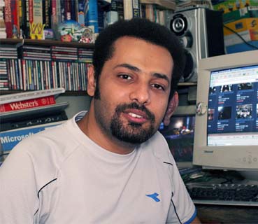 وائل عباس، الحائز على جائزة نايت الدولية للصحافة في عام 2007، تعرض لتهديدات بسبب قيامه بنشر ‏معلومات على مدونته حول التعذيب الذي تمارسه الشرطة. (المركز الدولي للصحافة)‏