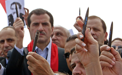 Gebran Tueni, center, at a June 2005 memorial for Samir Qassir. Tueni was himself murdered just months later. (Reuters/Jamal Saidi)