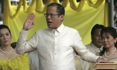 Aquino takes the oath of office in Manila. (AP/Bullit Marquez)