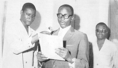 The author, at left, is holding the mike for Upper Volta President Maurice Yaméogo in 1963. (Courtesy Roger Nikièma)