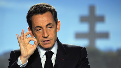 Le Carnard says Sarkozy is spying on reporters. His office calls the claim "grotesque." (Reuters/Philippe Wojazer).