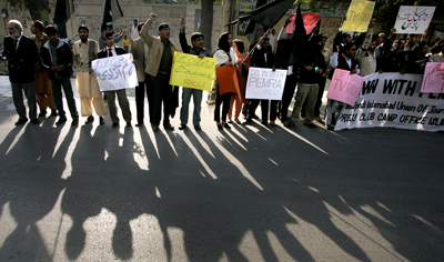 Pakistani journalists pushed back against Musharraf's clampdown on the media in 2007. (AP)