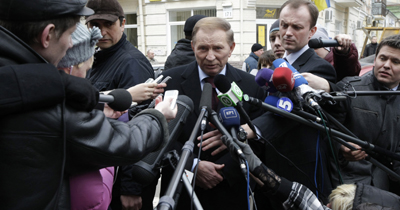 Kuchma outside the prosecutor's office in Kyiv. (Reuters/Konstantin Chernichkin)