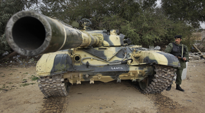 A government tank outside Zawiya. (AP/Ben Curtis)