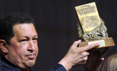 Venezuela's Hugo Chavez holds up a free expression prize from Argentina's University of La Plata in La Plata. (AP/Jorge Araujo)