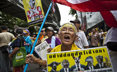 PAD protesters take to the streets in Bangkok on Friday on the final day of campaigning for Sunday's election. (AP/David Longstreath)