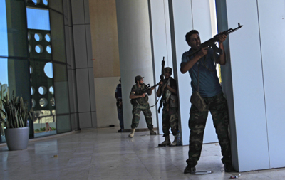 Rebel fighters outside Tripoli's Corinthia Hotel. (AP/Sergey Ponomarev)