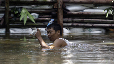 Floodwaters have reached Bangkok. (AP/Sakchai Lalit)