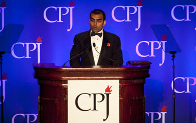Pakistani journalist Umar Cheema accepts a 2011 CPJ Award. (Michael Nagle/Getty Images for CPJ)