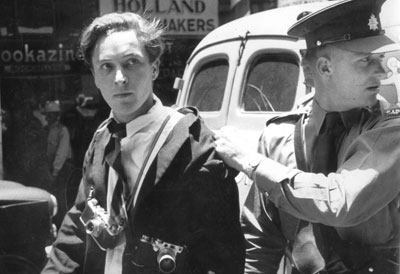 Jurgen Schadeberg is arrested at the treason trial of anti-apartheid activists in 1958. (Jurgen Schadeberg)