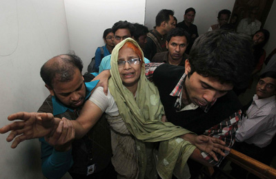 A relative mourns the killing of two journalists in Dhaka. (AP/Sazid Hossain)
