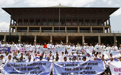Sri Lankan ruling party lawmakers demonstrate in front of the parliament against the U.N. Human Rights Council in Colombo Thursday. (Reuters)