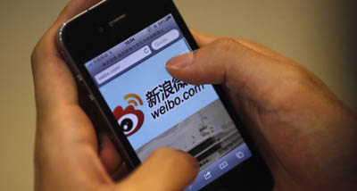 An Internet user visits a Sina Weibo site. (Reuters/Carlos Barria)