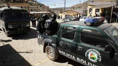 Police stand guard in Colquiri, where two radio stations were attacked on June 14. (Reuters/David Mercado)