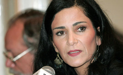 Journalist Lydia Cacho, seen here in a 2006 conference, was threatened by unknown persons on Sunday. (Reuters/Henry Romero)