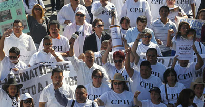 Periodistas hondureños han sido blancos en el pasado. En 2011, periodistas se manifestaron para protestar los ataques contra sus colegas. (Reuters/Danny Ramirez)