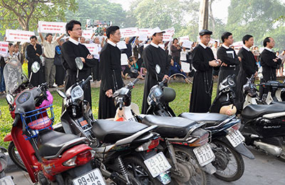 Church representatives protest what they say is the seizure of church land at the People's Committee building in Hanoi on November 18. (Reuters/Peter Nguyen)