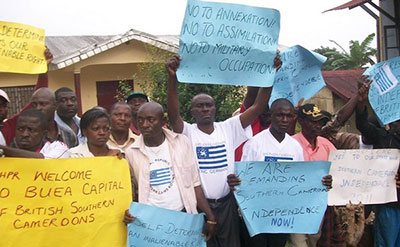 Activists press for secession from Cameroon on October 1. (Le Messager)