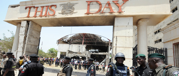 La secte islamiste Boko Haram a revendiqué cet attentat terroriste contre les bureaux du journal ThisDay à Abuja. (AFP/Pius Utomi Ekpei)