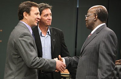 Carlos Lauría, left, and Mauri König meet Brazil's chief justice, Joaquim Barbosa, on Wednesday as part of a CPJ mission to Brazil. (Supreme Federal Tribunal)
