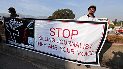 Journalists in Islamabad demonstrate against journalist murders and the lack of security surrounding the press. (Reuters/Faisal Mehmood)