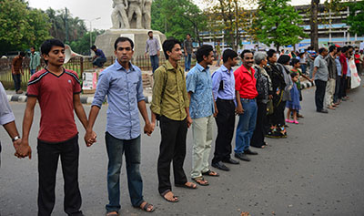 Bangladeshi bloggers form a human chain to protest the detention of their colleagues. (AFP/Munir uz Zaman)