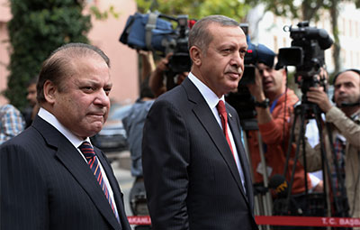 Prime Ministers Nawaz Sharif of Pakistan, left, and Recep Tayyip Erdogan of Turkey inspect a military honor guard in Ankara on Sept. 17. Turkey's global influence is central to CPJ's concerns. (AP/Burhan Ozbilici)
