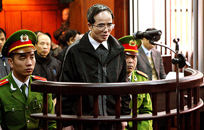 Vietnamese blogger Le Quoc Quan speaks to the court during his appeal. (AFP/Vietnam News Agency)