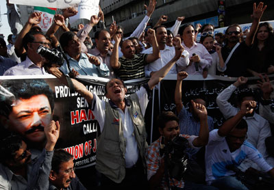 Journalists protest the attack on television anchor Hamid Mir outside the press club in Karachi on Monday. (Reuters/Akhtar Soomro)