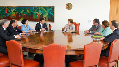 Presidente Dilma Rousseff e ministros brasileiros se reúnem com Carlos Lauría e outros representantes do CPJ. (Roberto Stuckert Filho/PR)