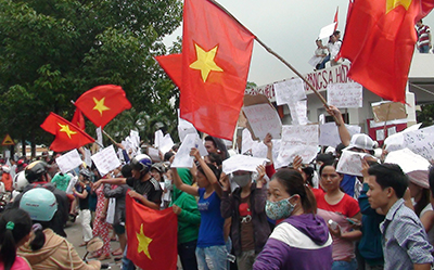 An anti-China protest in Vietnam in May. Bloggers who cover rallies risk being imprisoned under anti-state charges. (AFP/VNExpress)