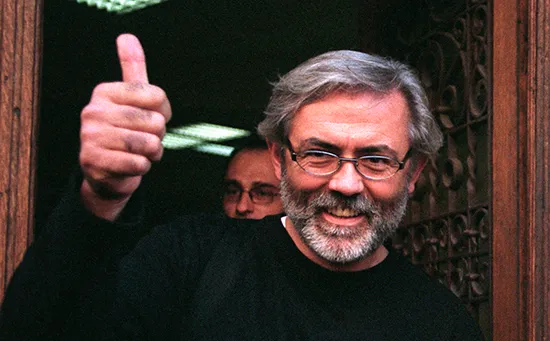 Une photo non datée de Slavko Curuvija, un journaliste serbe assassiné près de sa maison à Belgrade en 1999. L'affaire a été rouverte. (AP/Pedja Milosavljevic)