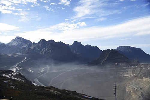 The vast Grasberg copper and gold mine in Papua. Journalists wanting to report on the mine and surrounding area say they have trouble getting visas. (Reuters/M Agung Rajasa/Antara Foto)