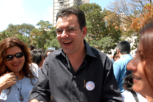 IPFA winner Laureano Márquez, who was fined over a satirical column, greets supporters outside the general public prosecutor office in Caracas in 2007. He says Tal Cual has always been a stone in the government's shoe. (AP Photo/Gregorio Marrero)