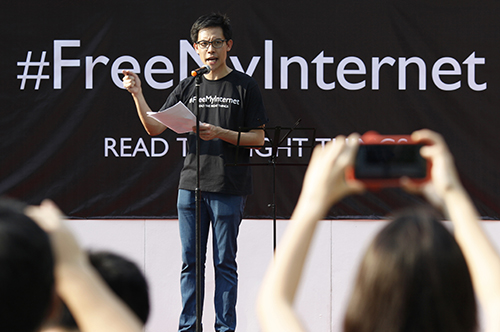 Singapore blogger Roy Ngerng addresses a crowd protesting website regulations in June 2013. The blogger faces damages in a defamation suit brought against him by the prime minister. (Reuters/Edgar Su)