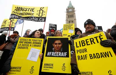 Ensaf Haidar, center, takes part in a demonstration calling for the release of her husband, Raif Badawi, in Ottawa January 29, 2015. (Reuters/Chris Wattie)