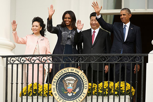 President Xi Jinping and his wife join the Obamas at the White House on September 25. The press in China has been issued directives to limit negative reports about the U.S. visit. (AP/Andrew Harnik)