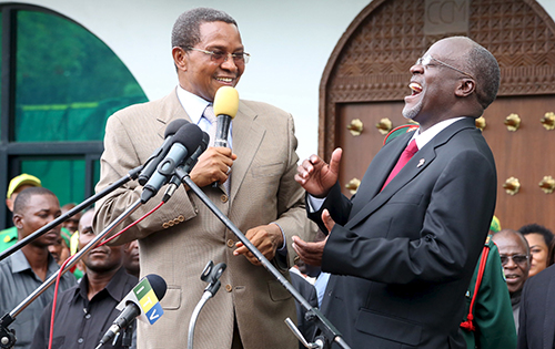 Tanzania's new president, John Pombe Magufuli, right, and outgoing president, Jakaya Kikwete. Several of the country's journalists say they hope Magufuli will reform repressive press laws. (Reuters/Emmanuel Herman)