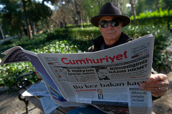 A man reads Cumhuriyet newspaper in Istanbul, January 14, 2015. The newspaper said police stopped delivery trucks from leaving the printers on that date to verify that the newspaper had not republished cartoons from the French satirical newspaper Charlie Hebdo. (AP)