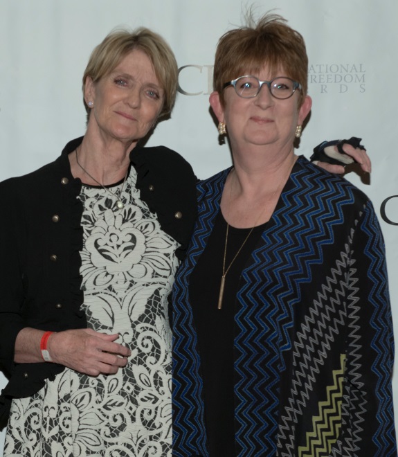 The author, right, with veteran AP correspondent Kathy Gannon at CPJ's 2015 International Press Freedom Awards. (Barbara Nitke for CPJ)