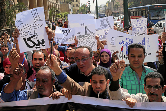 Egyptian journalists protest the arrest of their colleagues at the General Prosecutor's office in central Cairo, April 28, 2016 (Mohammed Abdel Ghany/Reuters)