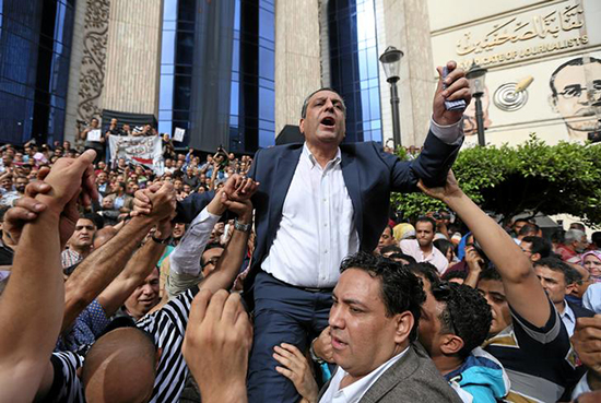 Journalists carry Yehia Qallash, the head of the Egyptian Journalists' Syndicate, on their shoulders at a May 4, 2016, protest at the Journalists' Syndicate in centralCairo. (Reuters)