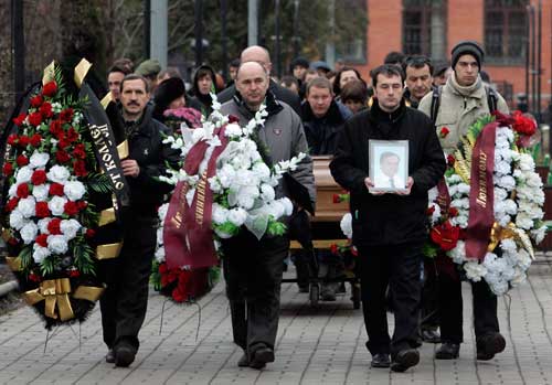 The funeral of Sergei Magnitsky is held in Moscow on November 20, 2009. The lawyer died in state custody after exposing official corruption. (Reuters/Mikhail Voskresensky)