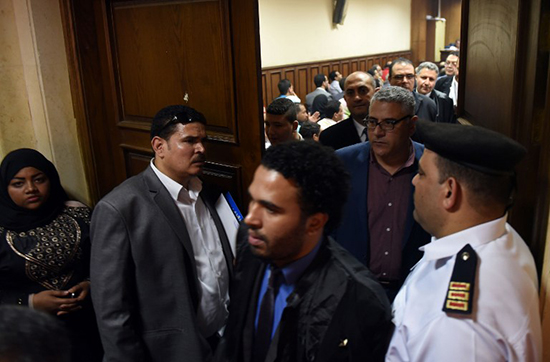 Human rights defender Gamal Eid (second from right) leaves a Cairo courtroom on April 20, 2016. (AFP)