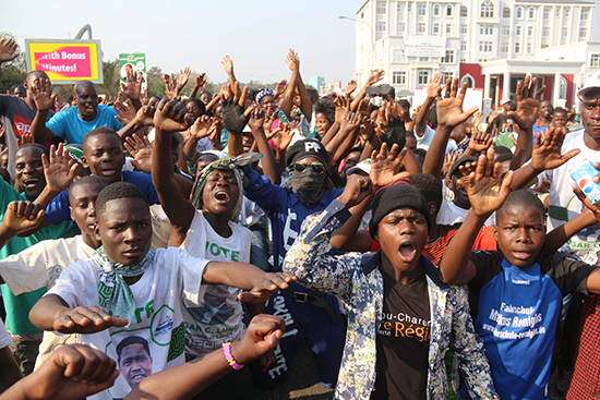 Supporters of Edgar Lungu in Lusaka cheer Zambia's electoral commission's announcement that he had narrowly won August 11 presidential elections, August 15, 2016. (Reuters)