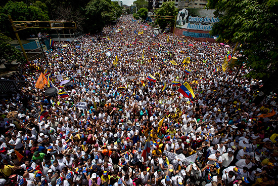 Manifestantes de la oposición participan de una masiva protesta en Caracas, el 1 de septiembre de 2016. (AP/Ariana Cubillos)  (AP/Ariana Cubillos)