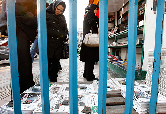 Residents of Tehran read the front pages of newspapers in this December 4, 2011, file photo. (Reuters/Raheb Homavandi)