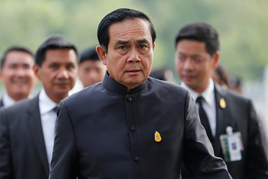 Thai Prime Minister Prayuth Chan-ocha arrives for the weekly cabinet meeting, December 7, 2016. (Reuters/Chaiwat Subprasom)